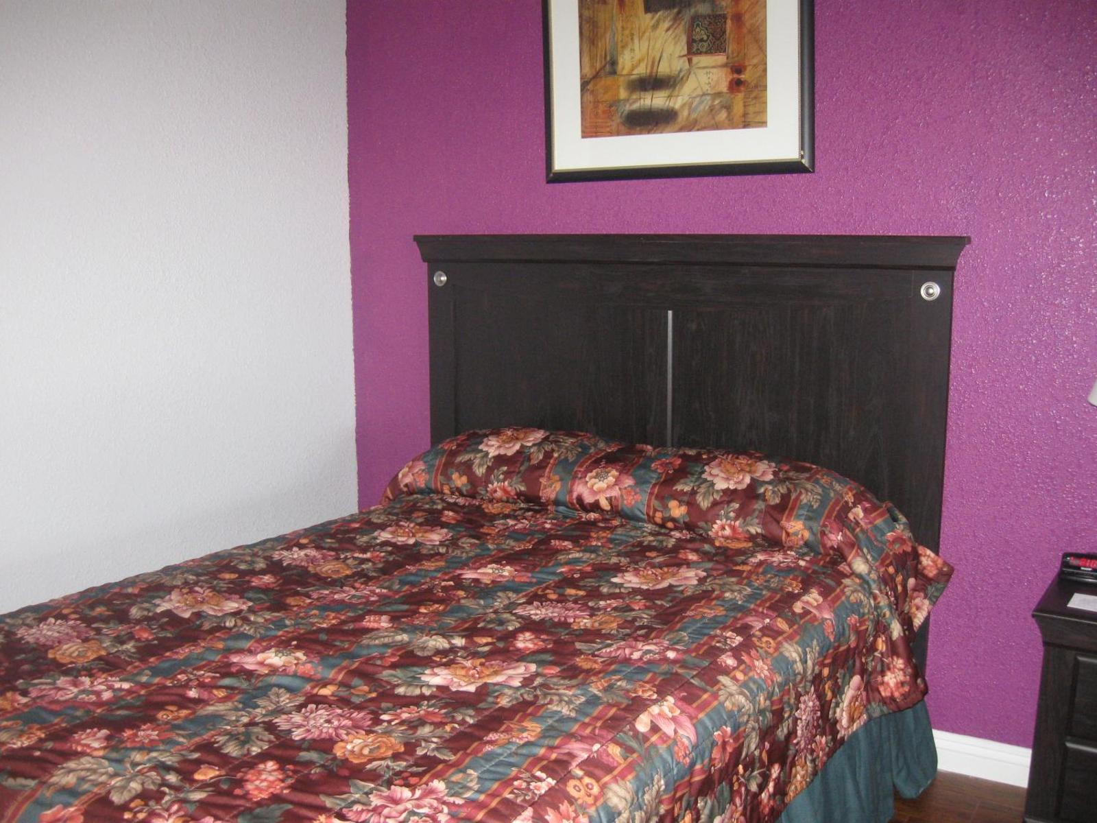 Santa Fe Inn - Pueblo