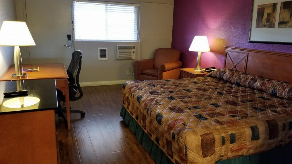 Standard King Room - Non-Smoking