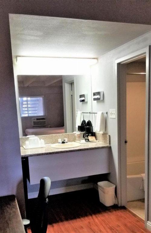 Santa Fe Inn - Pueblo image 17
