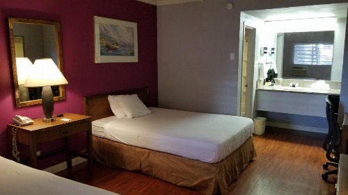 Santa Fe Inn - Pueblo image 19