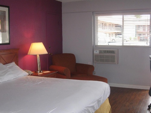 Santa Fe Inn - Pueblo image 4