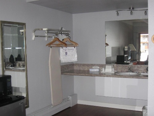 Santa Fe Inn - Pueblo image 7